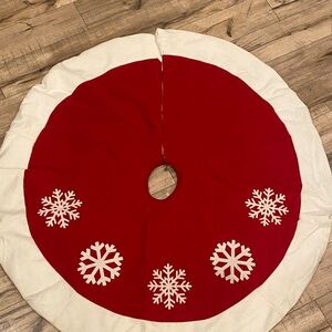 Red and White Snowflake Tree Skirt